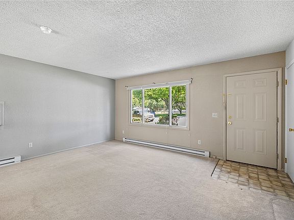 4th image of 742 Twilight Dr