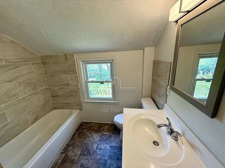 472 Keck St — Photo 8