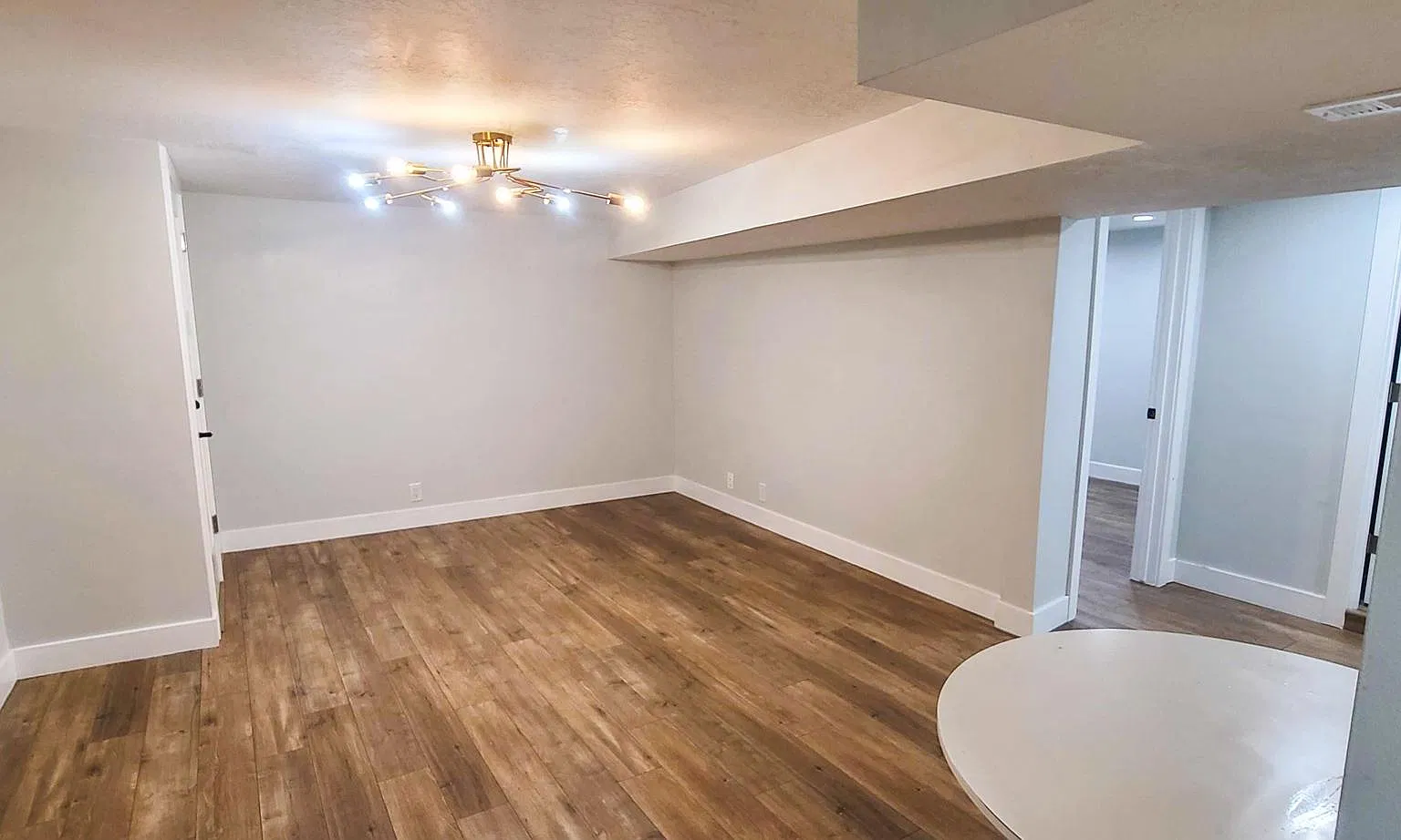2 bed, 1000 sqft, $1,650 — Photo 2