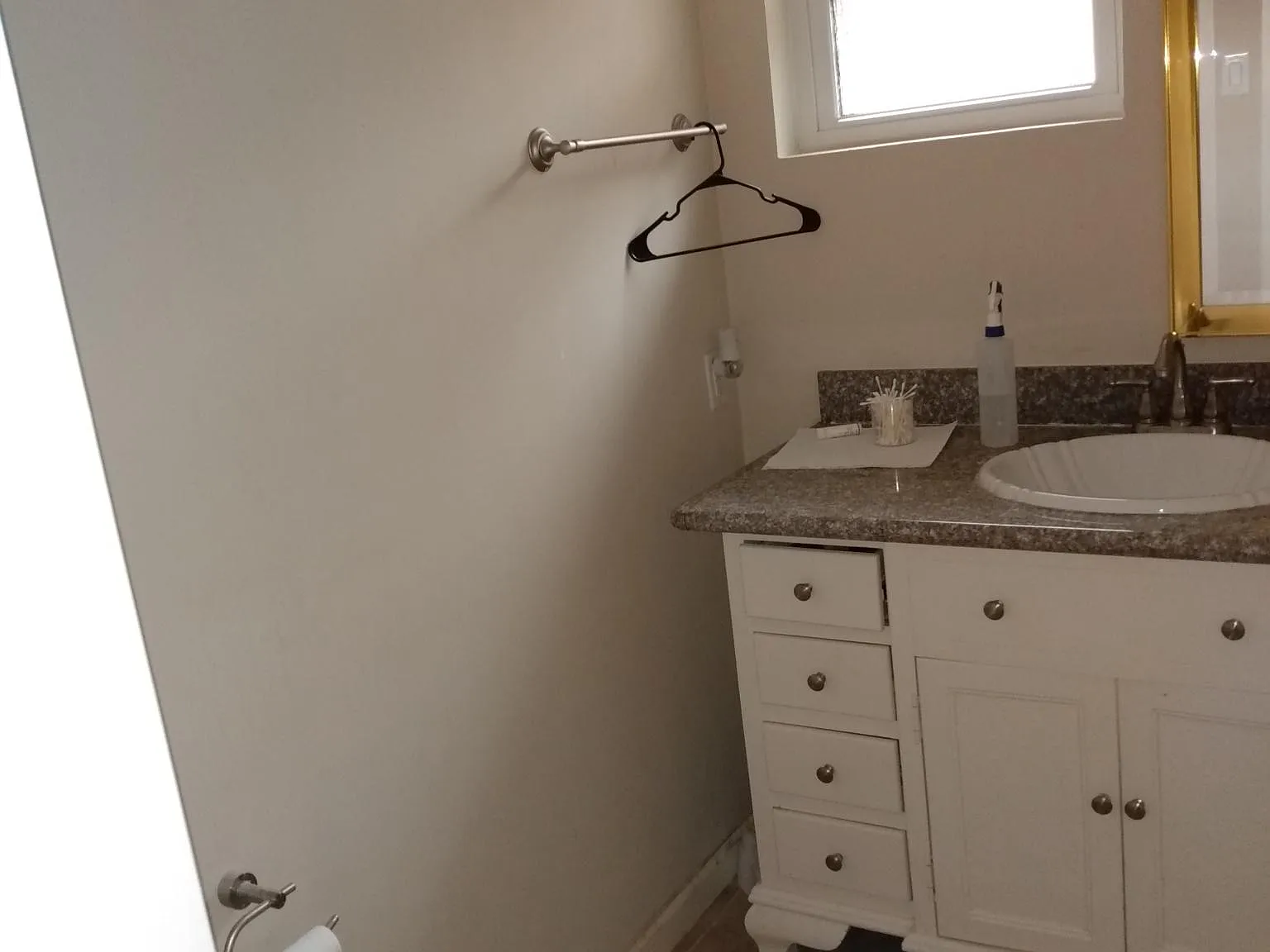 4 bed, 2.5 bath, 3052 sqft, $700 — Photo 3