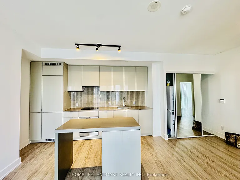 7 Grenville St #3811 — Photo 2