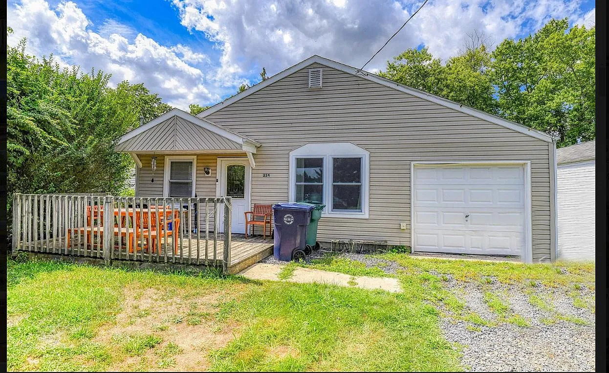 3 bed, 1100 sqft, $2,750 — Photo 1