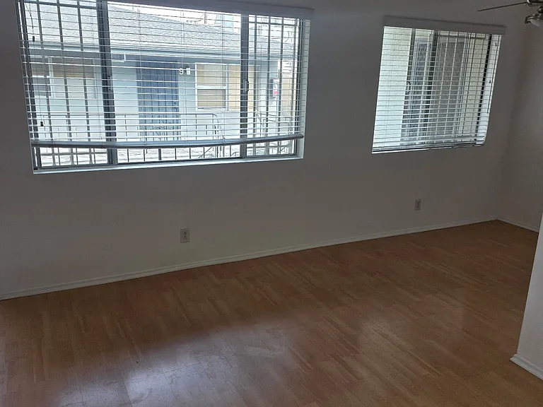 Amherst Apartments — Photo 11