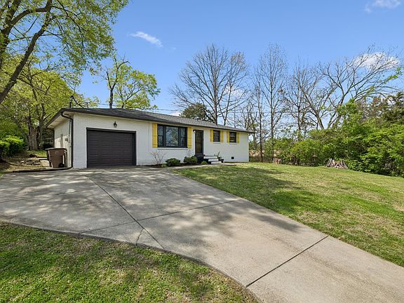 4th image of 3215 Leswood Ln