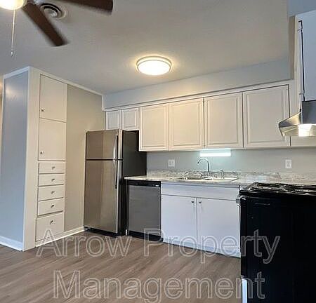 3rd image of 2501 N St APT 215