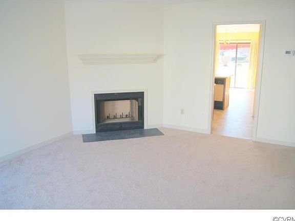 3rd image of 152 Arlington Sq #152