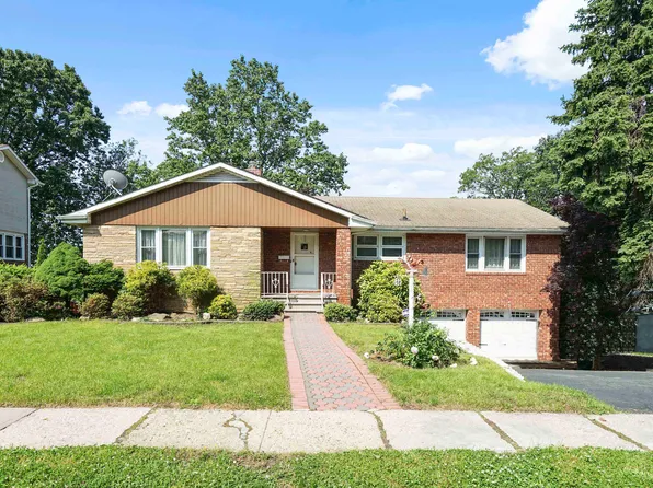 98 Durst Pl, Yonkers, NY 10704