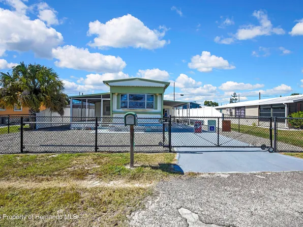 1841 Holiday Dr, Holiday, FL 34691