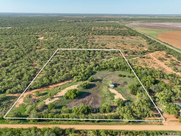 000 CR 3614, Bigfoot, TX 78005