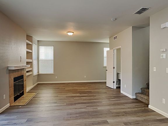 4th image of 740 Chateau Cir