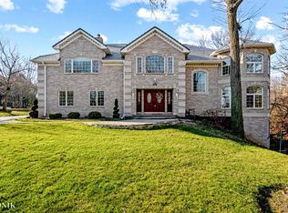 8960 Enclave Dr, Burr Ridge, IL 60527