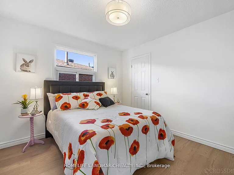 25 Lansbury Dr — Photo 18