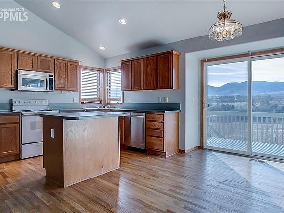 Large Kitchen with island and walk-out with VIEWS!