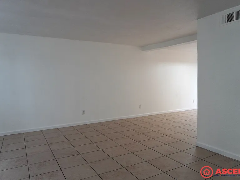 2661 Sunny Lane — Photo 3