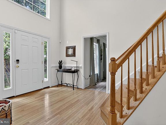 4th image of 11 Holly Brooke Ct