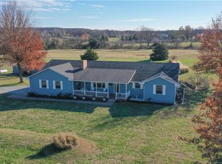 1005 N 1138th Rd, Lawrence, KS 66047