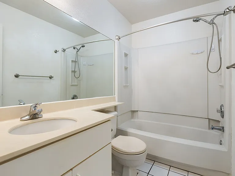 393 Mananai Pl #T — Photo 2