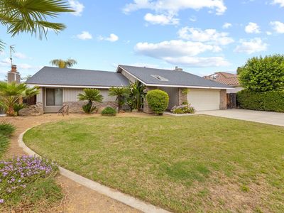 665 E Davis Dr, Dinuba, CA, 93618