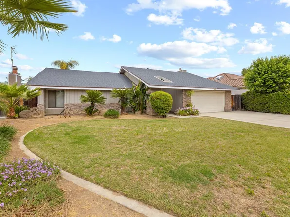 665 E Davis Dr, Dinuba, CA 93618