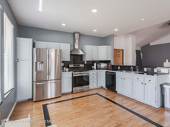 3rd image of 27 Snowberry Pl