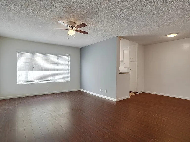 Gated, MidCentury MultiFamily Property near Metro Access and Victoria Park — Photo 10