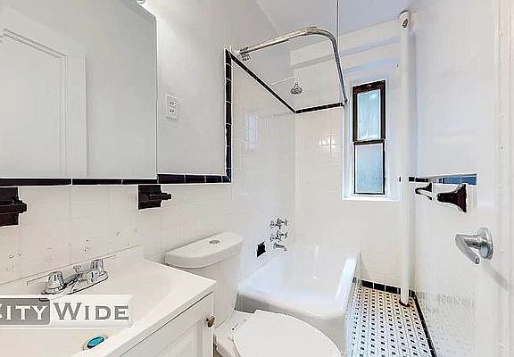 4th image of 178 E 70th St #1R