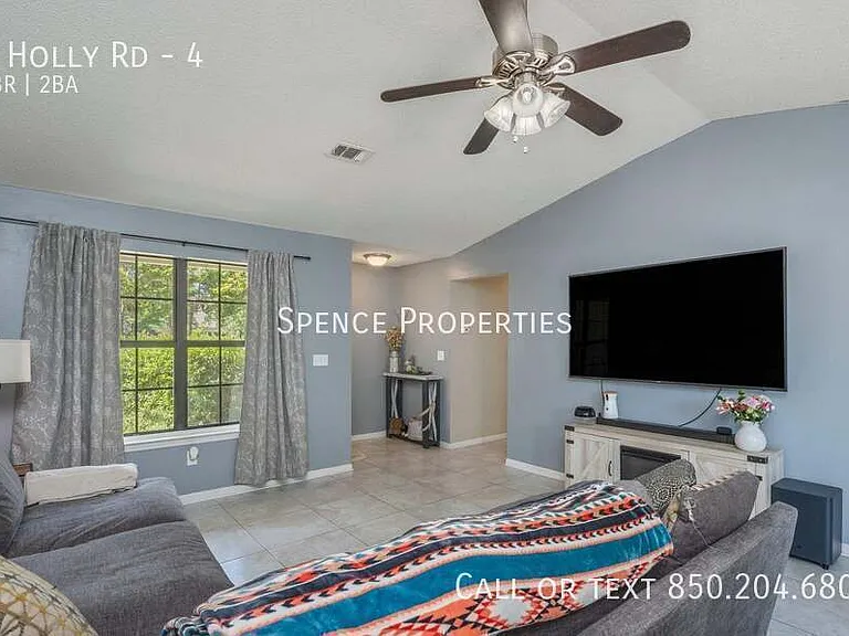 4 Holly Rd #4 — Photo 5