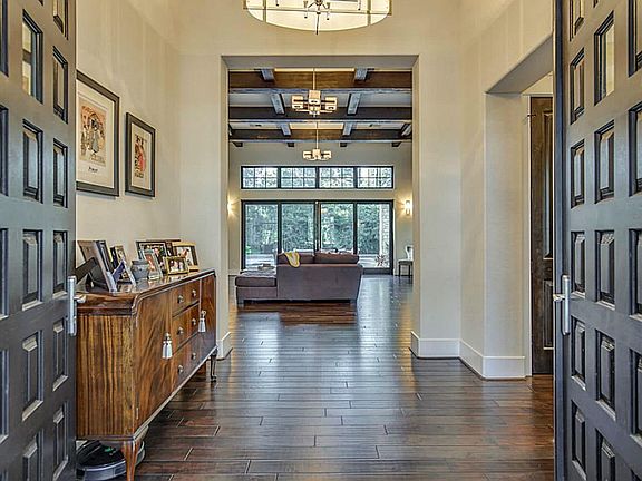 3rd image of 10018 Clubhouse Cir