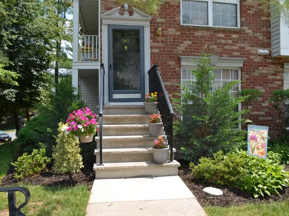 142 Sapphire Ln #553, Franklin Park, NJ 08823
