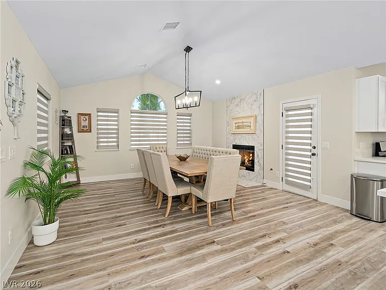 9041 Kingsdale Ct — Photo 4
