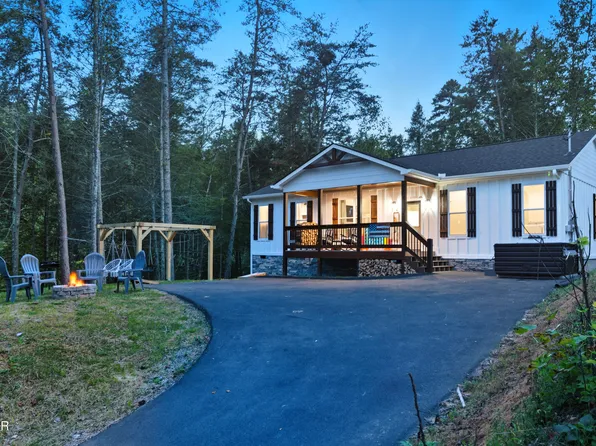 1077 Sencebaugh Dr, Sevierville, TN 37876