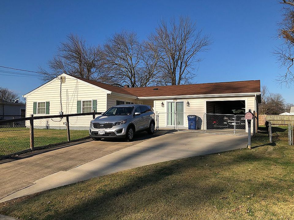 2nd image of 1318 Saxon St