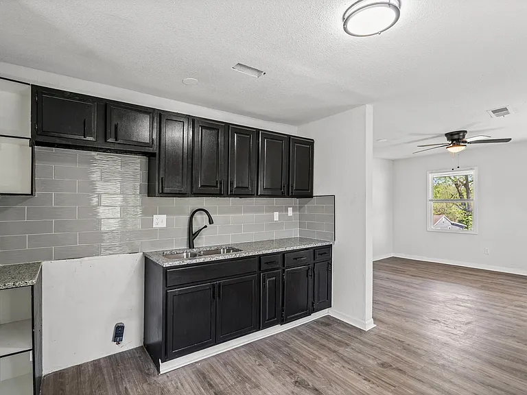 6938 Askew Ave — Photo 4