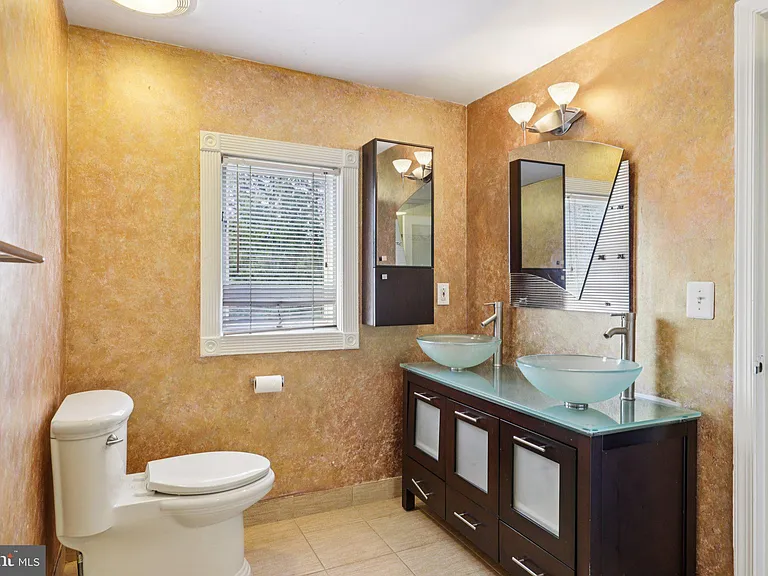 5301 Goldsboro Rd — Photo 47