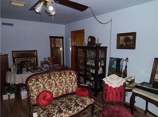 4th image of 232 Louie St