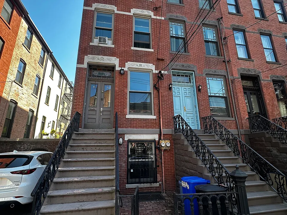 152.5 Coles St #1