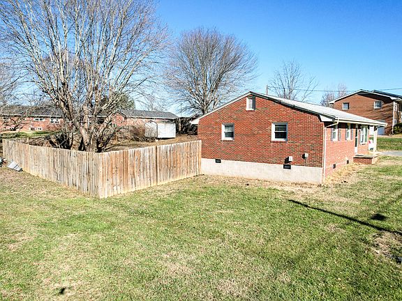 2nd image of 551 Wilson St