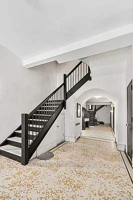 Rented by SERHANT. | media 24