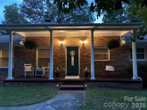 430 Carters Ridge Rd, Spruce Pine, NC 28777