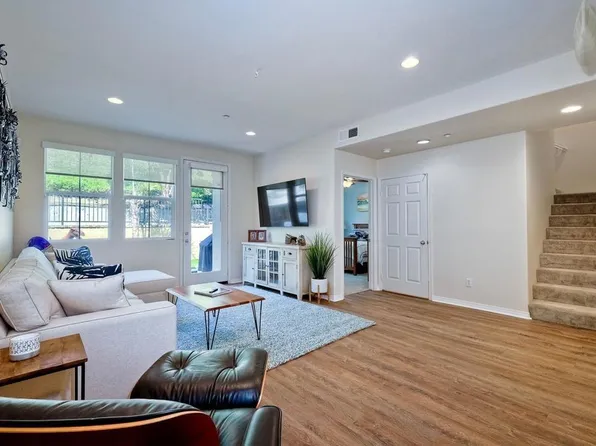 6915 Tourmaline Pl, Carlsbad, CA 92009