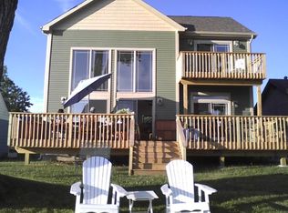 829 W Northeast Shore Dr, McHenry, IL 60050