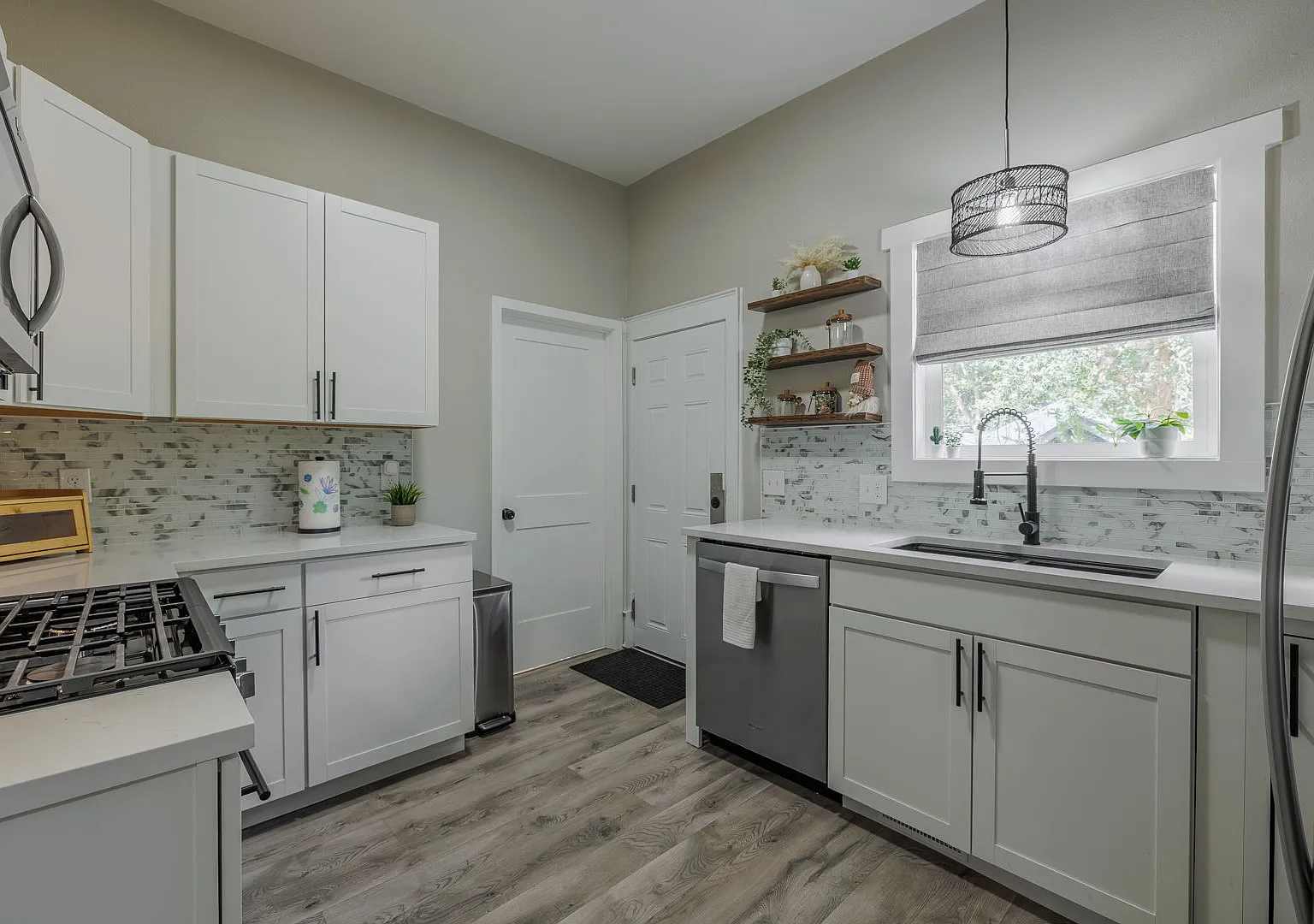 2 bed, 744 sqft, $2,000 — Photo 1