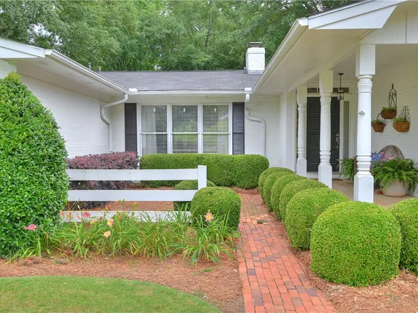 1807 Oak Bowery Rd, Opelika, AL 36801