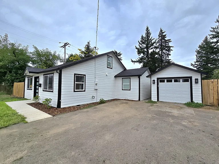 Detached garage
