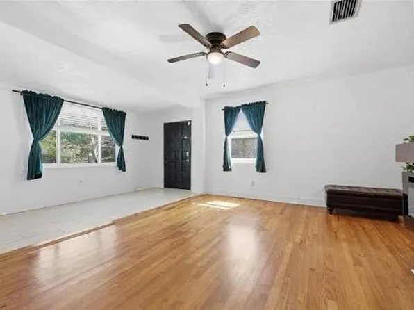 1334 NE 9th St, Gainesville, FL 32601