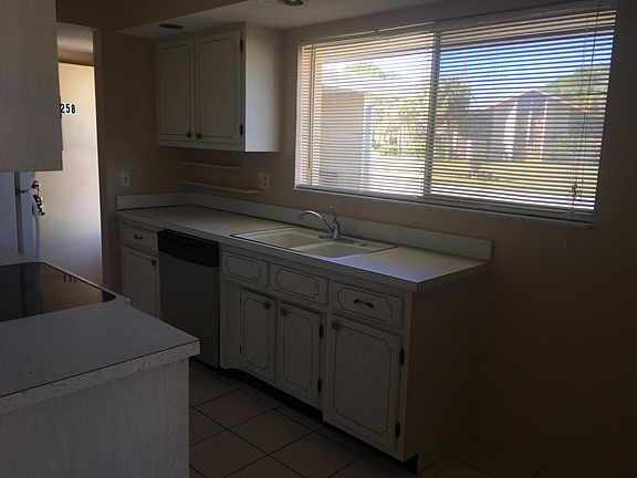 3rd image of 4258 Wesley Ln