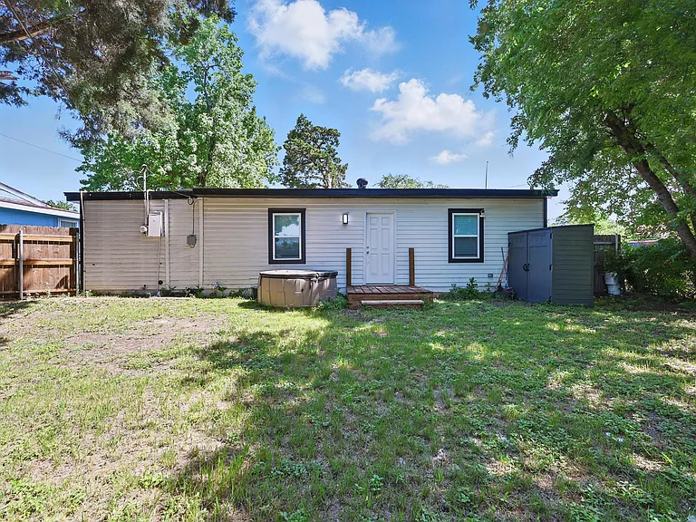 1205 Hamsted St — Photo 16
