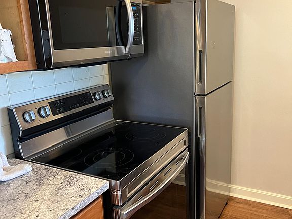 5th image of 224 S Lincoln Park Dr #B