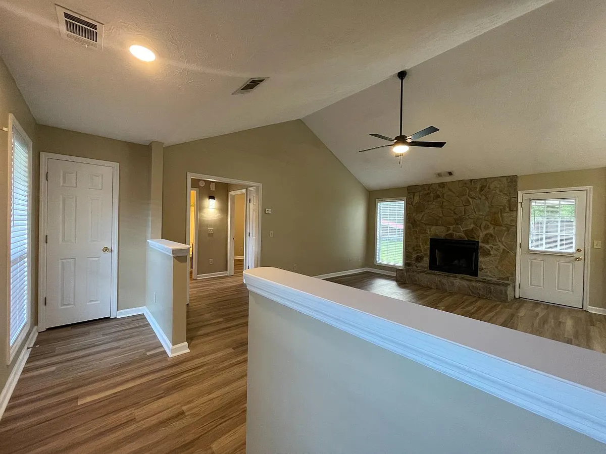 Unit Photo - 32 Mill Creek Dr