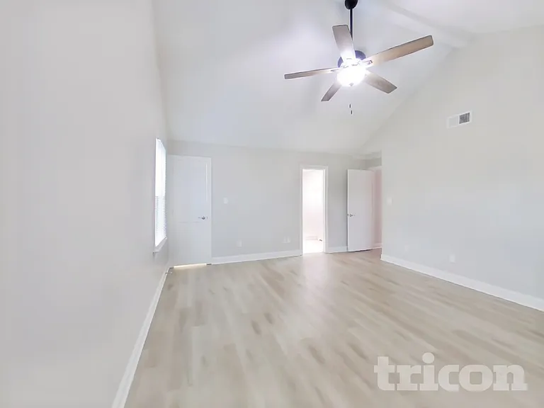 2501 Haybrook Ln — Photo 8